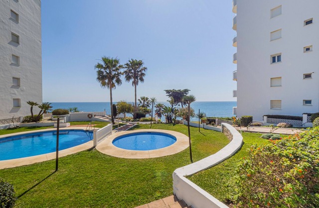 Cubo’s La Bambera First Line Beach/sea views/free wifi