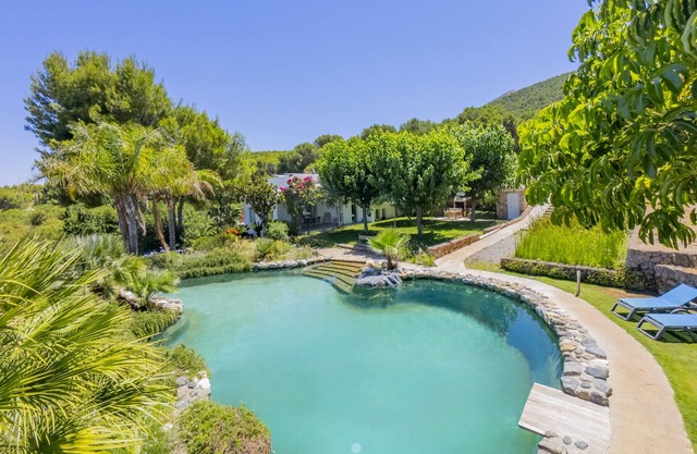 Cubo's Villa El Tejar/private lake pool/wifi/air conditioning