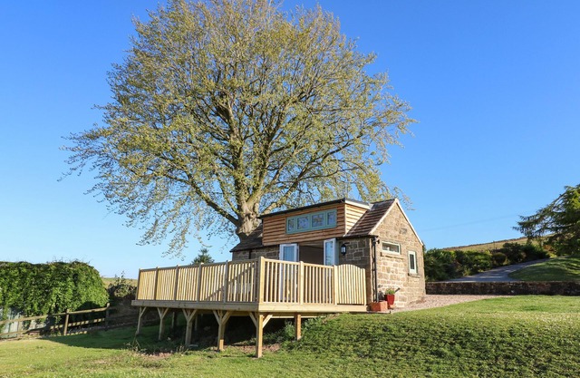 CUCKOO NEST, with a garden in Ashover
