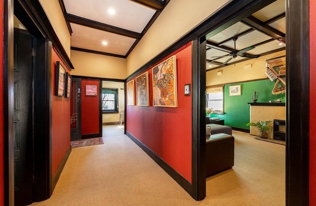 Cullalo ArtHouse- gorgeous accommodation combined with an art gallery! - Stunning one bedroom apartment in east Albury