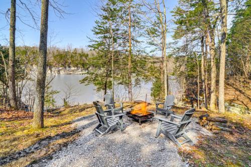 Cumberland Lake Retreat Furnished Deck and Grill!