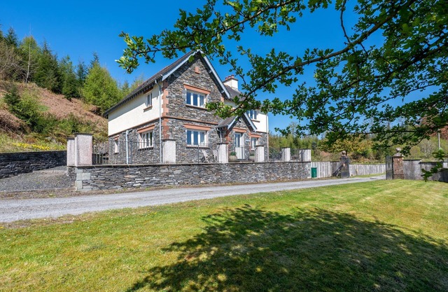 Cunsey Lodge with Woodfired Hot Tub