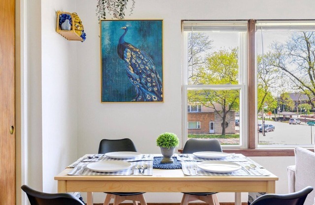 Curated for Cozy Stays -2 Parking Spaces, Sleeps 4