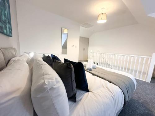Curlew Place by Blue Skies Stays