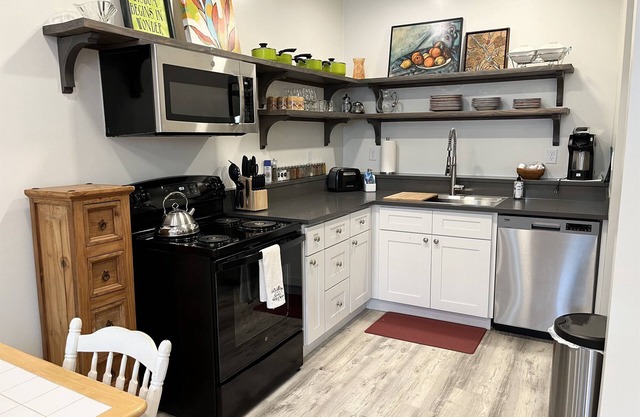 Cute 1 bedroom "Ohana" 10 miles from Eugene