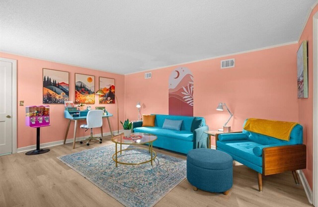 Cute 1BR apt w/Pond views and Pickleball next door