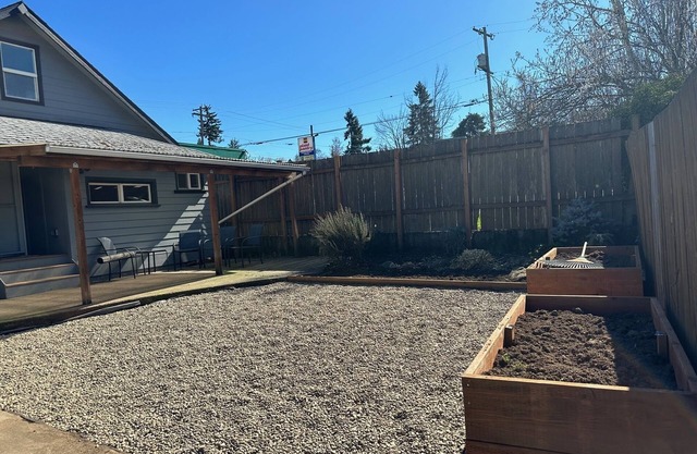 Cute 2 bed Bungalow in the heart of Oregon City