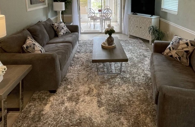 Cute 2 Bedroom Villa/Unit. Close to Siesta & Lido Beach & Sarasota Airport.