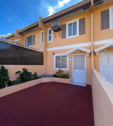 Cute 2 room House with pool access