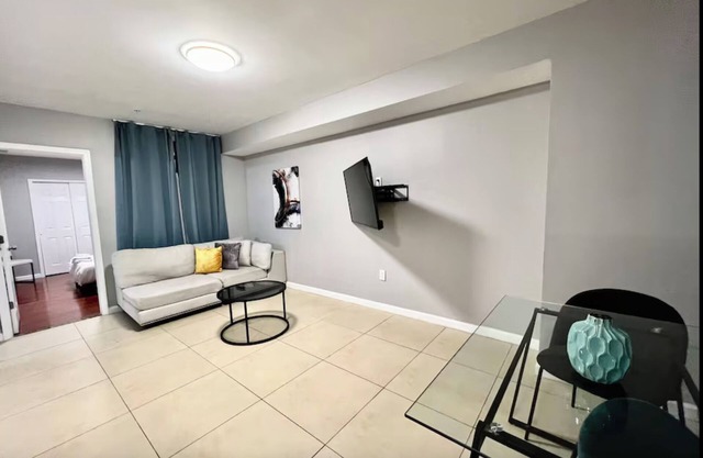 Cute and Comfy 1bd Apartment with Prime location steps from Reading Terminal!