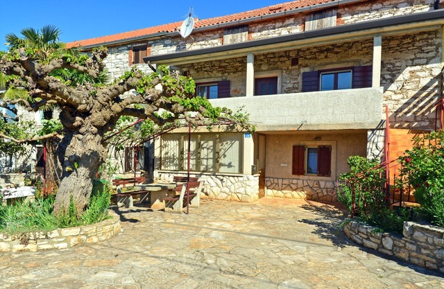 Cute apartment Milena, Biribaci-Umag, with two balconies, garden, WiFi