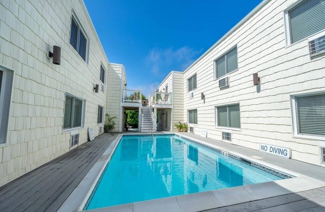 Cute Beach Block Condo