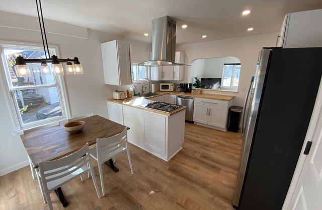 Cute centrally located home!