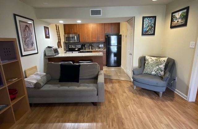 Cute & Convenient One Bedroom in North/Central Austin