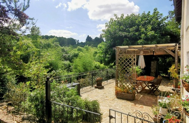 Cute Country Cottage in a 'Plus Beau Village' and within 15 minutes drive of Pompadour Heras