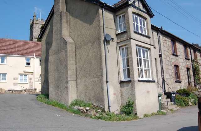 Cute little cottage with open fires, great local scenery and a great pub nearby