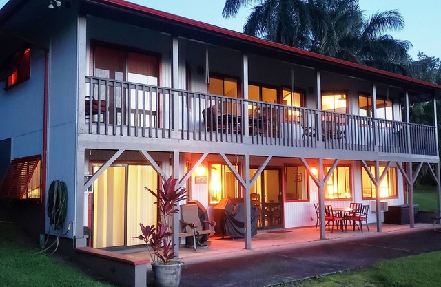 Cute, Private & Tranquil Hideaway, Ocean Views. Near Hana Hwy. A/C.