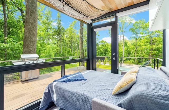 Cute Riverside Cabin w Hot Tub, Fire Pit, & Kayaks