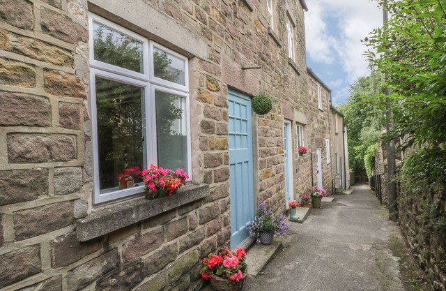CUTLERS COTTAGE, pet friendly, country holiday cottage in Wirksworth
