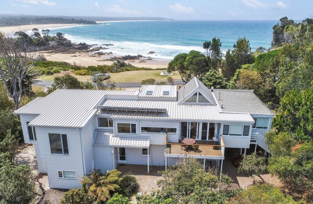 Cuttagee Views - 22 Cuttagee Beach Rd- Linen and wifi