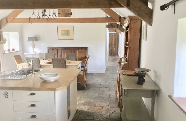 CwCw Barn - Cuckoo Barn, on a hillside near the Brecon Beacons