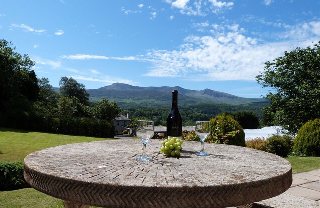 Cysgod y Coed - Three Bedroom House, Sleeps 6