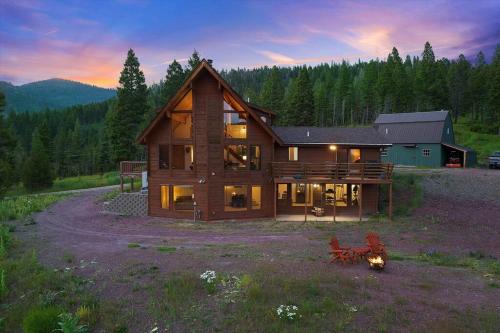 CZ1 Ranch- Rocky Mountain Luxury Cabin near Helena