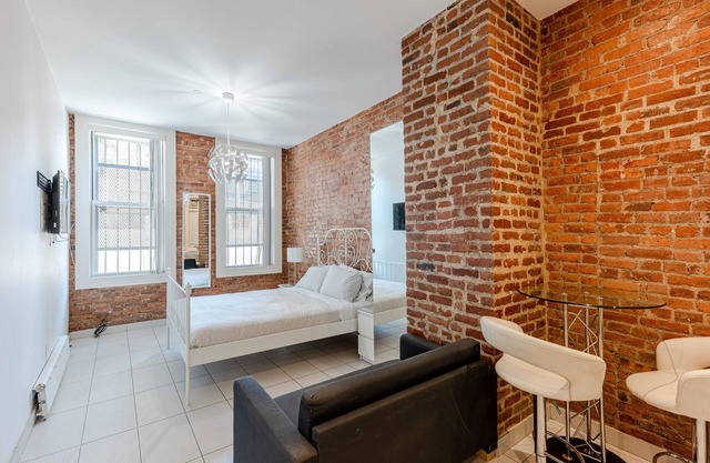 (D) Loft Studio Just Off Park Ave.