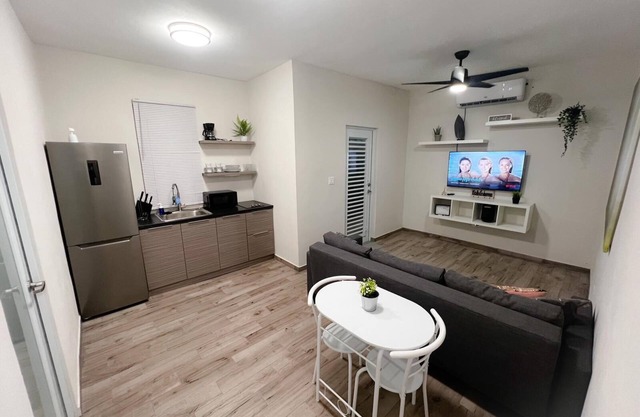 D'lujo Apt. #2 con A/C, Wi-Fi & Parking