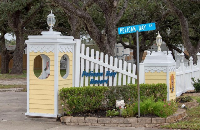 D&R Pelican Bay Resort