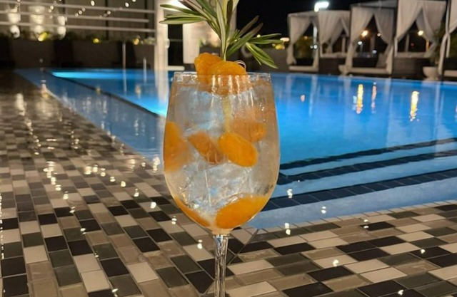 Dadeland Mall at your Door Steps | Relaxing Room w/Pool Access | Free Parking