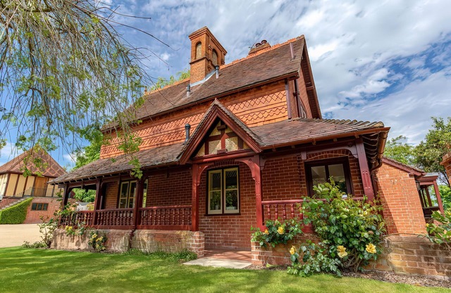 DAIRY COTTAGE, pet friendly, character holiday cottage in Waddeston