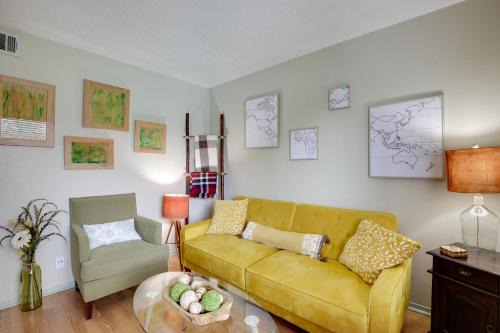 Dallas Condo with Pool Access - Walk to Knox Street!