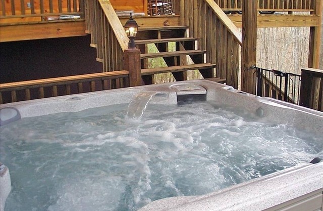 Dancing Bear Your Honeymoon Cabin with Hot Tub in the Woodsn
