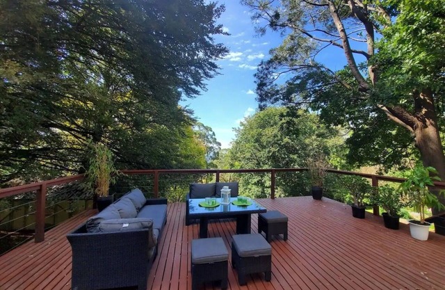 Dandenong Ranges Amazing Sunrise & Wildlife Home!