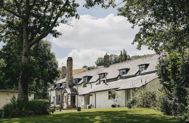Dartmoor country house, ensuite ,dog friendly, pétanque pitch, field and stream