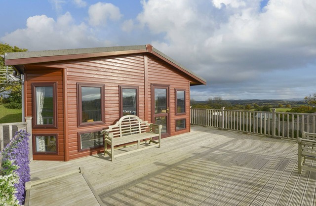 DARTMOOR VIEW, family friendly, with a garden in Tedburn St Mary