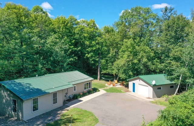 Dates in July Open! Cabin on the Lake, Dock, Arcade, Kid & Dog Friendly