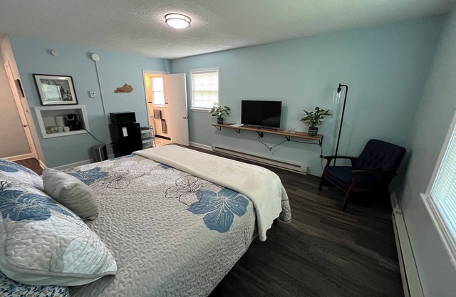 David Beam Room-Easy walk to downtown & 10 mins to Distilleries-NO Cleaning Fee!