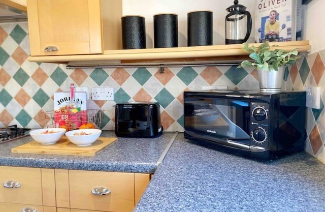 Davis House 5 Beds Sleeps 6