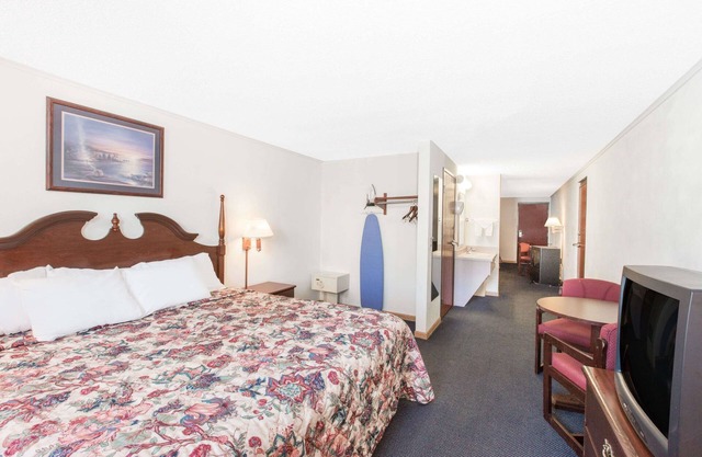 Days Inn by Wyndham Effingham