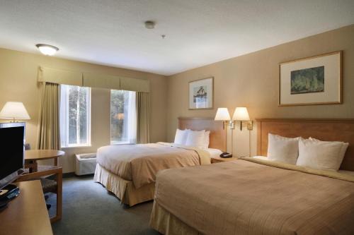 Days Inn & Suites by Wyndham Thunder Bay