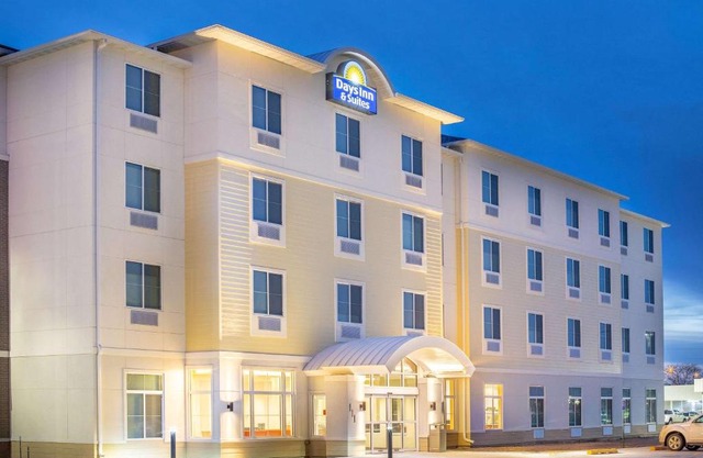 Days Inn & Suites by Wyndham Kearney NE