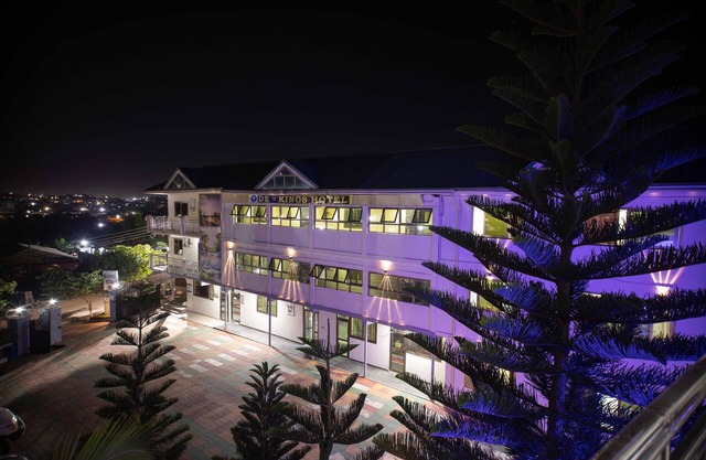 De-Kings Hotel