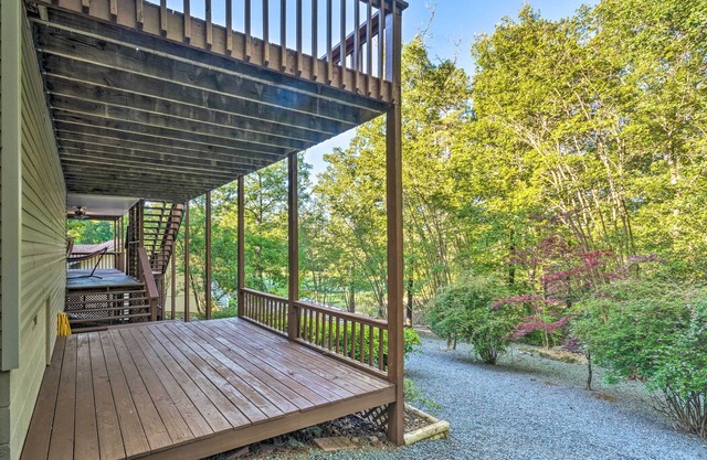 Deck w/Bbq: Hot Springs Village Apt!