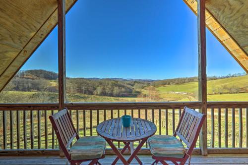 Decks and Panoramic Views Rustic Sparta Cabin