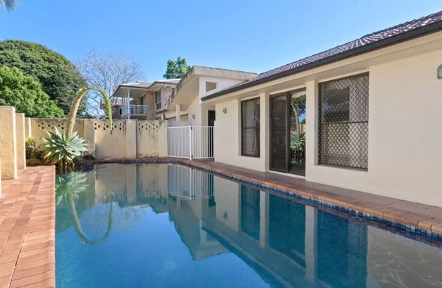 Decorated with love! 4BD Family House w/Pool