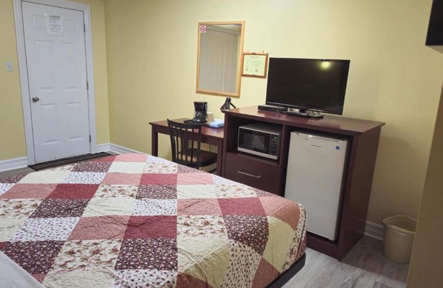 Deep River Motel