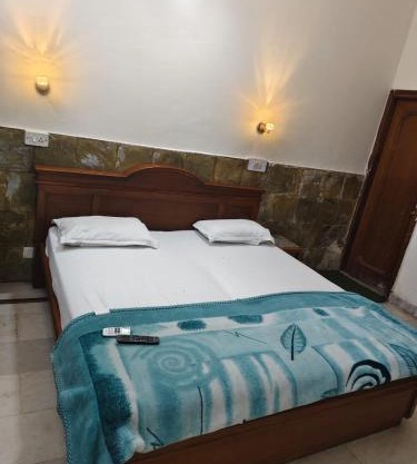 Deepak Motel