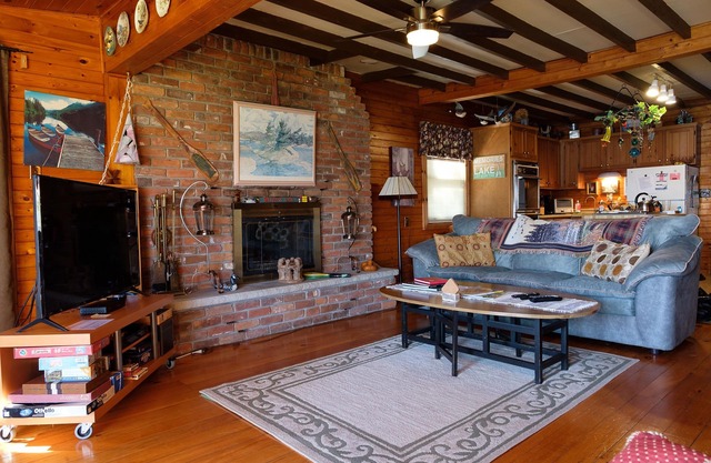 Deer Bay Hideaway on Lower Buckhorn Lake. Perfect for family vacations.